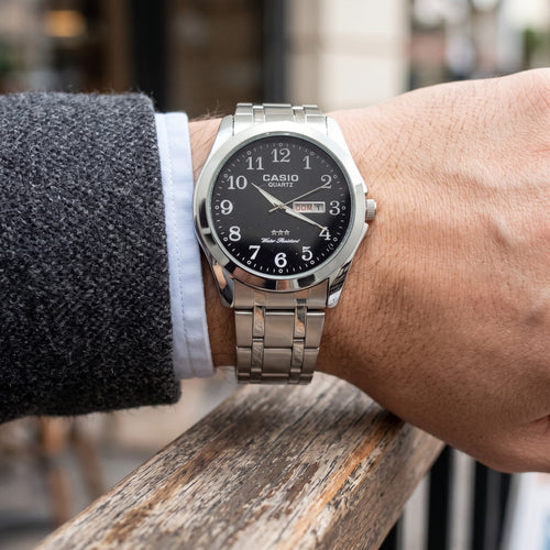 Reloj Casio Clásico para Hombre - Acero Plateado y Esfera Negra
