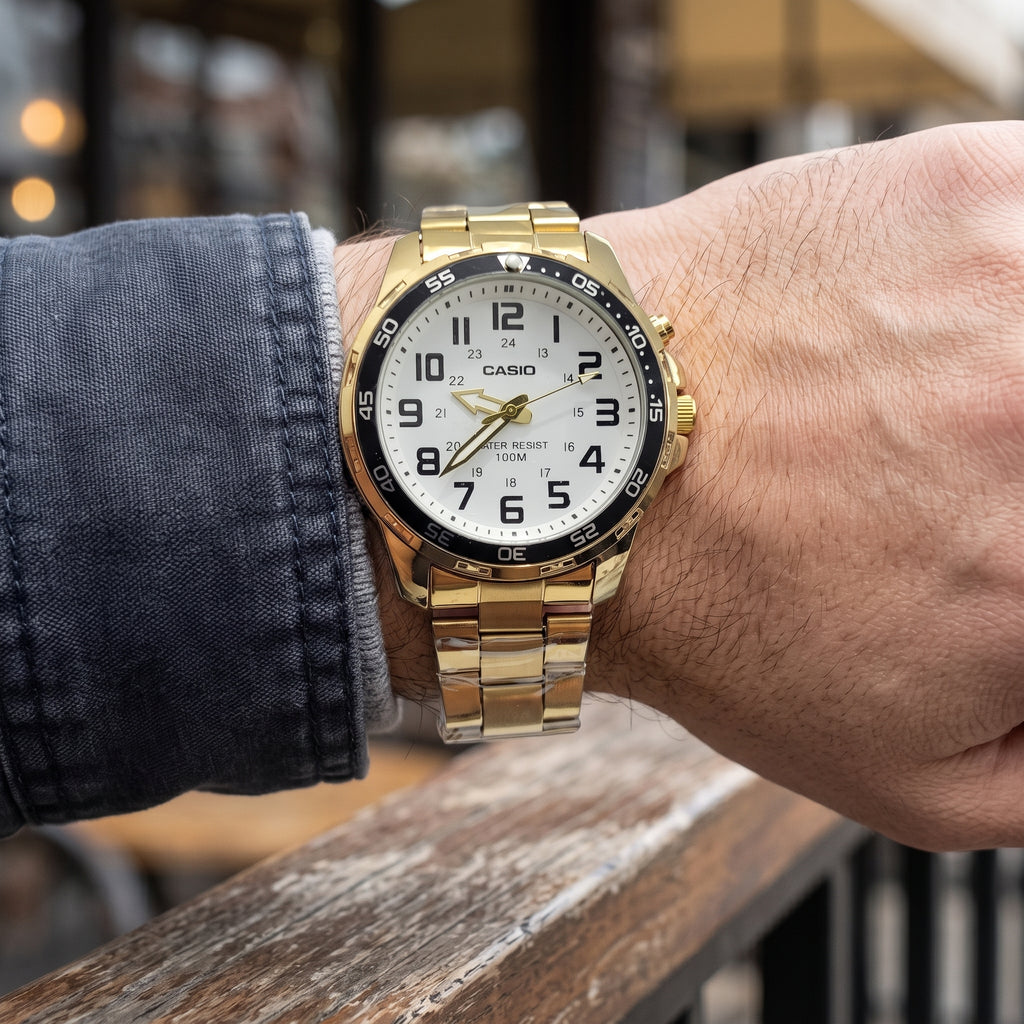 Reloj Casio Deportivo para Hombre - Acero Dorado y Esfera Blanca