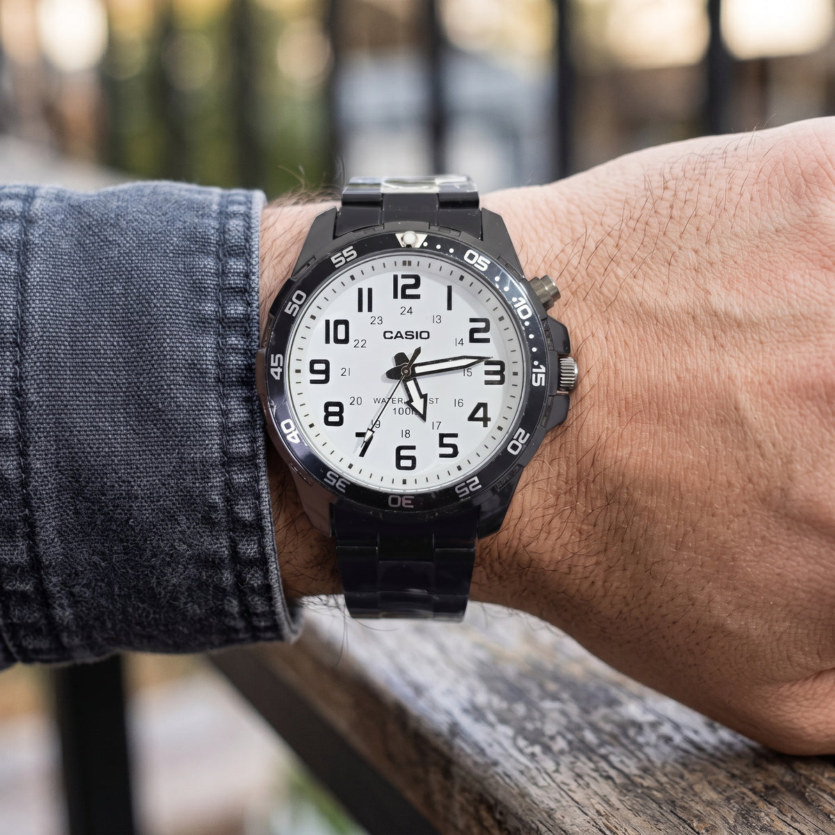 Reloj Casio para Hombre - Acero Negro y Esfera Blanca