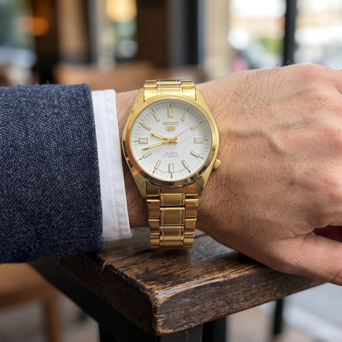 Reloj Seiko Vintage Dorado con Esfera Blanca - Clásico de Caballero
