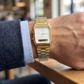 Reloj Casio Vintage AQ-230 Clásico - Dorado con Carátula Blanca
