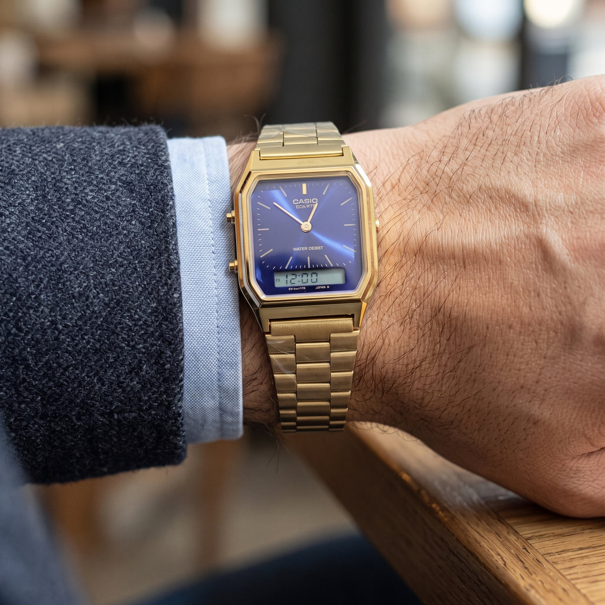 Reloj Casio Vintage AQ-230 Clásico - Dorado con Carátula Azul