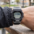 Reloj Casio G-Shock Deportivo GBD-200 - Negro con Detalles en Blanco